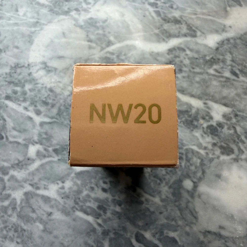 MAC Studio Radiance Serum-Powered Foundation NW20
